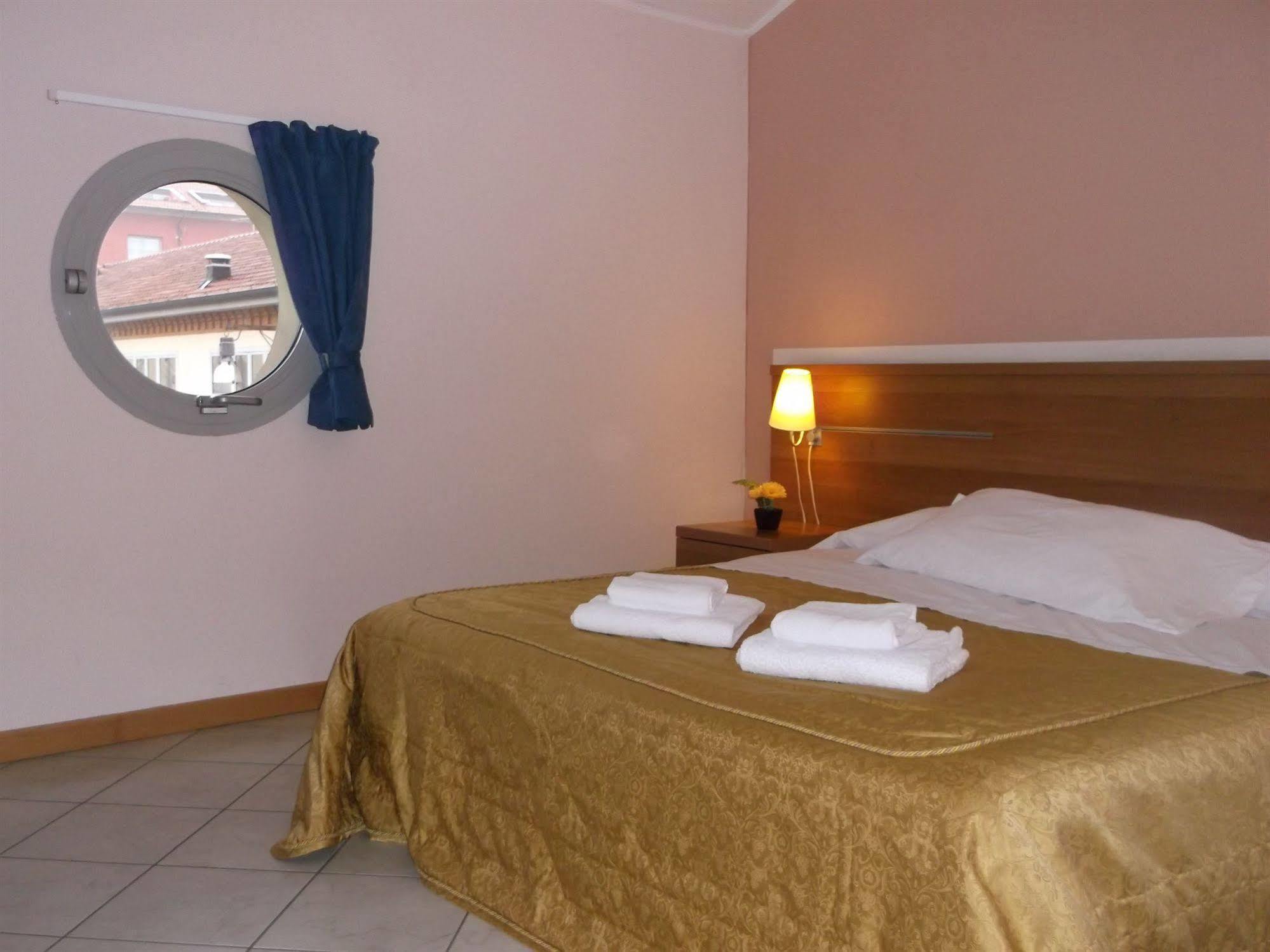 Albergo Meuble Abatjour Mantua Zewnętrze zdjęcie